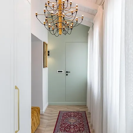 Eclectic Duplex With Sundeck Terrace *