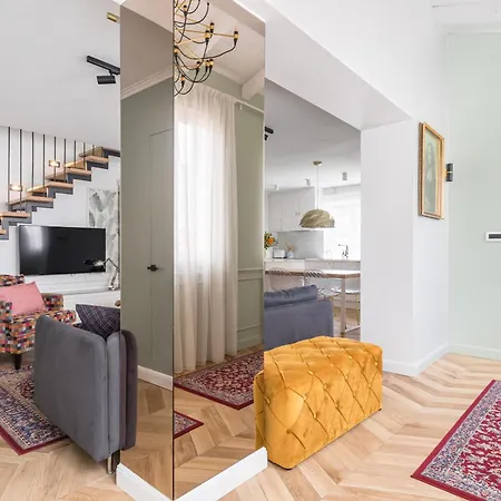 Eclectic Duplex With Sundeck Terrace Apartment