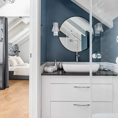 Eclectic Duplex With Sundeck Terrace
