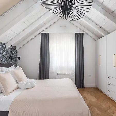 Apartment Eclectic Duplex With Sundeck Terrace *